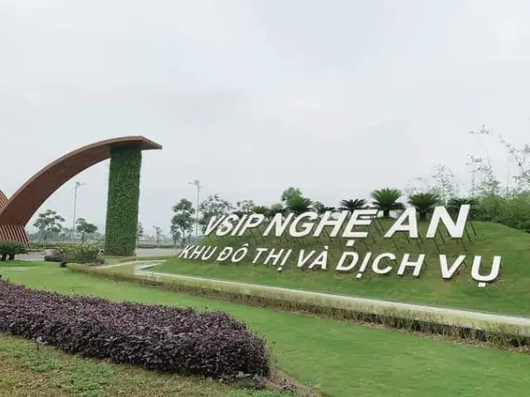 Chủ tịch nước Nguyễn Xuân Phúc thăm Khu công nghiệp VSIP Nghệ An Chủ tịch nước Nguyễn Xuân Phúc thăm Khu công nghiệp VSIP Nghệ An Tin tức thị trường 04/11/2022 Trong chương trình thăm và làm việc ở Nghệ An, Chủ tịch nước Nguyễn Xuân Phúc đã đến thăm và
